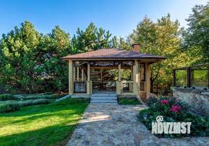 Дом 653м², 2-этажный, участок 216 сот.  