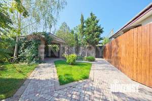 Дом 219м², 3-этажный, участок 6 сот.  