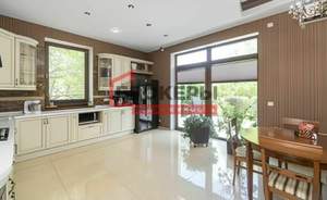 Дом 250м², 2-этажный, участок 12 сот.  