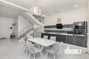 Дом 266м², 3-этажный, участок 9 сот.  