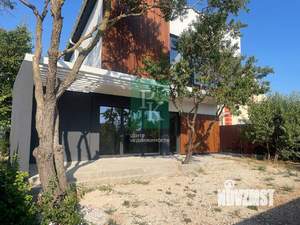 Дом 108м&sup2;, 2-этажный, участок 4 сот.  