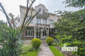 Дом 356м², 3-этажный, участок 4 сот.  