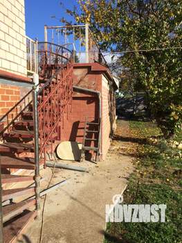 Дом 272м&sup2;, 3-этажный, участок 6 сот.  