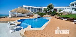 Дом 2000м&sup2;, 3-этажный, участок 158 сот.  