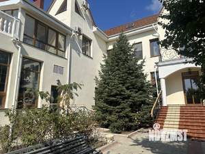 Дом 698м&sup2;, 3-этажный, участок 16 сот.  