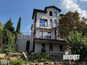 Дом 251м&sup2;, 3-этажный, участок 5 сот.  