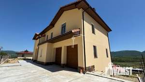 Дом 560м&sup2;, 3-этажный, участок 15 сот.  