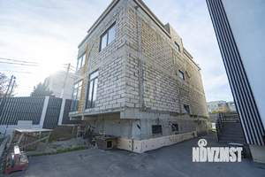 Дом 243м&sup2;, 2-этажный, участок 4 сот.  