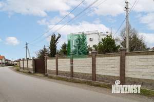 Дом 311м², 3-этажный, участок 10 сот.  