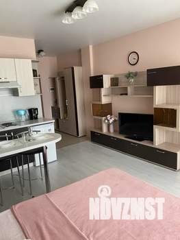 Студия квартира, посуточно, 35м2, 1/5 этаж