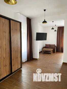 Студия квартира, посуточно, 40м2, 1/2 этаж