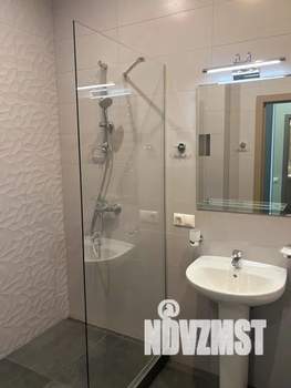 Студия квартира, посуточно, 40м2, 1/9 этаж