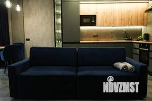 Студия квартира, посуточно, 42м2, 1/5 этаж