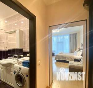 Студия квартира, посуточно, 42м2, 1/9 этаж