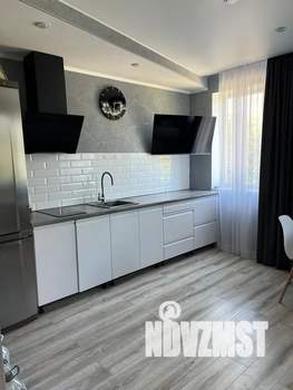 Студия квартира, посуточно, 30м2, 1/3 этаж