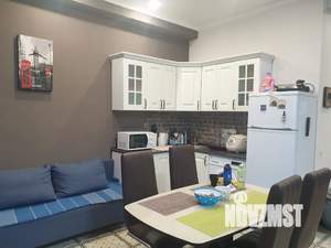 Студия квартира, посуточно, 53м2, 1/3 этаж