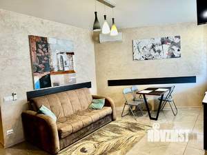 Студия квартира, посуточно, 42м2, 2/10 этаж