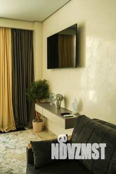 Студия квартира, посуточно, 42м2, 1/5 этаж