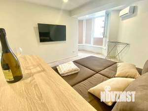 Студия квартира, посуточно, 28м2, 1/4 этаж