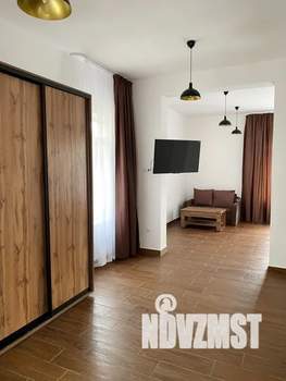 Студия квартира, посуточно, 40м2, 1/2 этаж