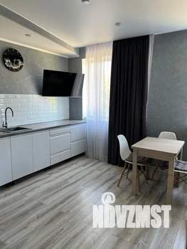 Студия квартира, посуточно, 30м2, 1/3 этаж