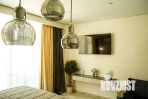 Студия квартира, посуточно, 42м2, 1/5 этаж