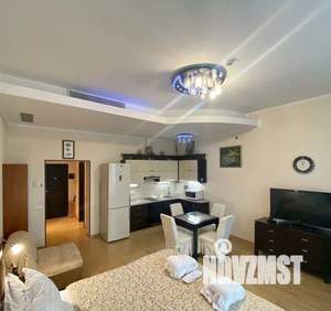 Студия квартира, посуточно, 42м2, 1/9 этаж