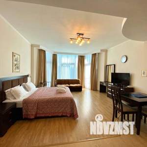 Студия квартира, посуточно, 42м2, 3/9 этаж