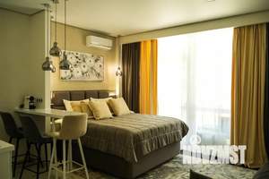 Студия квартира, посуточно, 42м2, 1/5 этаж