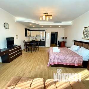 Студия квартира, посуточно, 42м2, 3/9 этаж