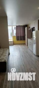 Студия квартира, посуточно, 40м2, 1/3 этаж