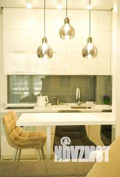 Студия квартира, посуточно, 42м2, 1/5 этаж