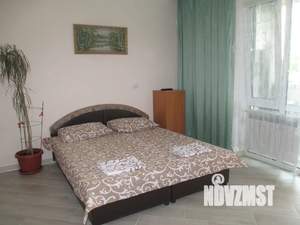 Студия квартира, посуточно, 30м2, 1/3 этаж