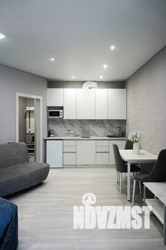 Студия квартира, посуточно, 42м2, 2/5 этаж