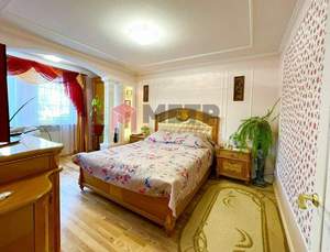 2-к квартира, вторичка, 64м2, 1/10 этаж