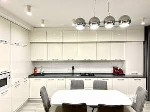 2-к квартира, вторичка, 74м2, 1/10 этаж