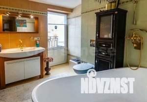 4-к квартира, вторичка, 140м2, 4/6 этаж