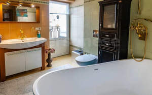 4-к квартира, вторичка, 140м2, 4/6 этаж