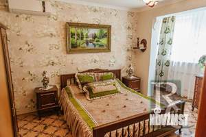 4-к квартира, вторичка, 120м2, 1/9 этаж
