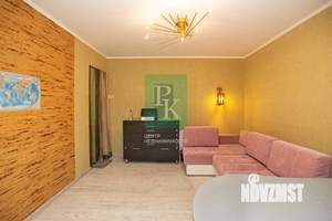 2-к квартира, вторичка, 63м2, 1/9 этаж