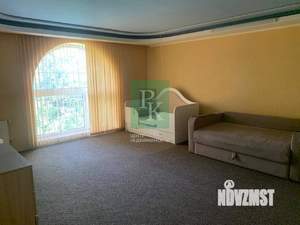 2-к квартира, вторичка, 101м2, 1/3 этаж