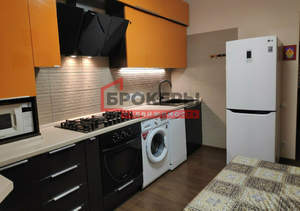 2-к квартира, вторичка, 74м2, 1/10 этаж