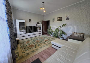 4-к квартира, вторичка, 80м2, 1/1 этаж
