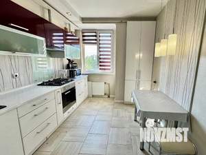 2-к квартира, вторичка, 54м2, 1/10 этаж