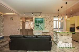 2-к квартира, вторичка, 72м2, 1/6 этаж