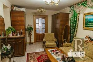 4-к квартира, вторичка, 120м2, 1/9 этаж