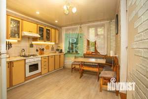 4-к квартира, вторичка, 122м2, 1/5 этаж